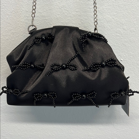 ✨ Sincerely Jules Black Beaded Clutch Wristlet with Bows ✨ - Picture 1 of 9